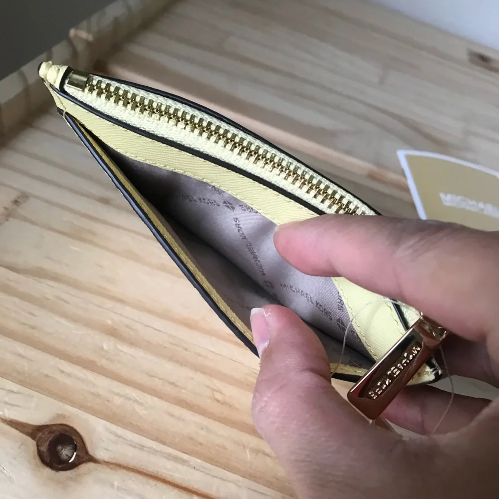 Michael Kors Card Case🎈🎈 - Picture 4 of 6